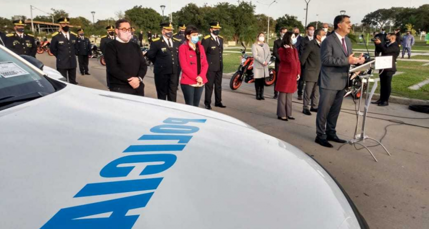 Aniversario de la Polic&iacute;a del Chaco: Capitanich entreg&oacute; patrulleros y motoveh&iacute;culos
