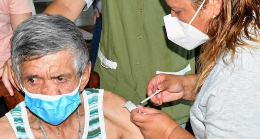 La letalidad en mayores de 60 a&ntilde;os que no se vacunaron es del 30%