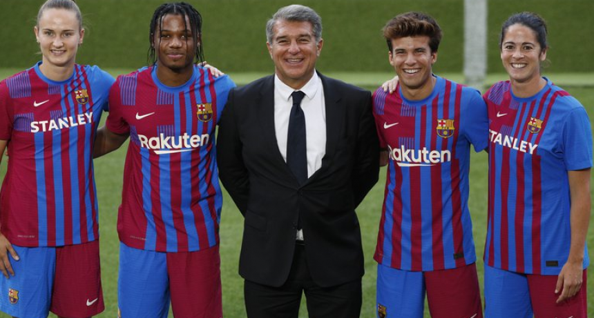 El Barcelona present&oacute; una camisa ex&oacute;tica inspirada en su escudo 