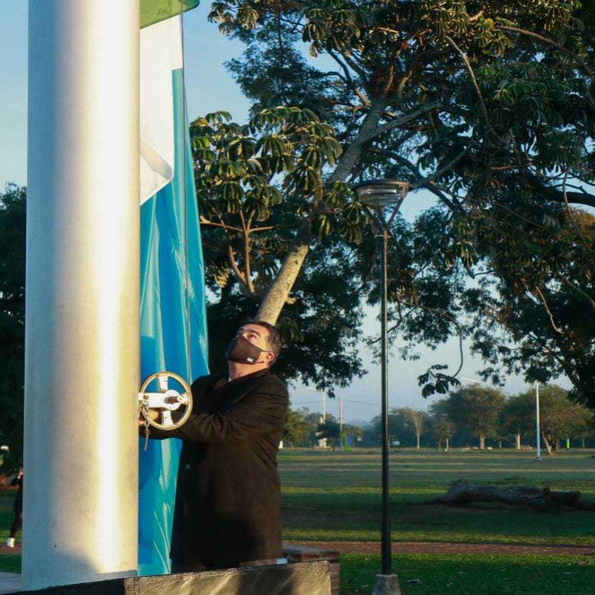 Capitanich encabez&oacute; el acto por el D&iacute;a de la Bandera Bandera y enalteci&oacute; la figura de Belgrano