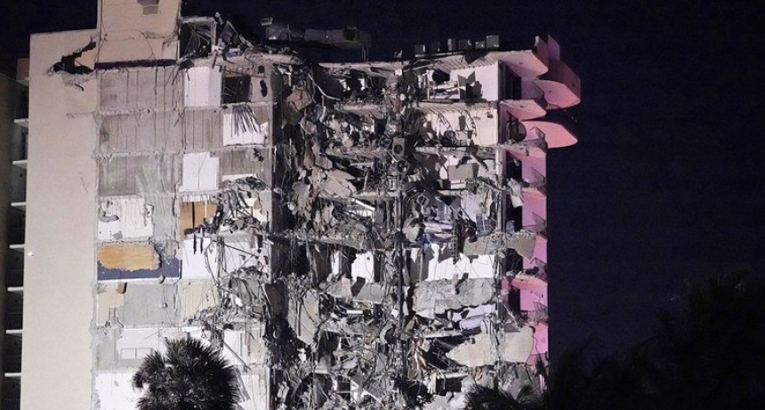 Derrumbe de un edificio residencial en Miami: cientos de rescatistas trabajan en el lugar