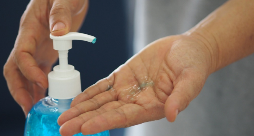 Advierten sobre posibles efectos secundarios de los sanitizantes de manos