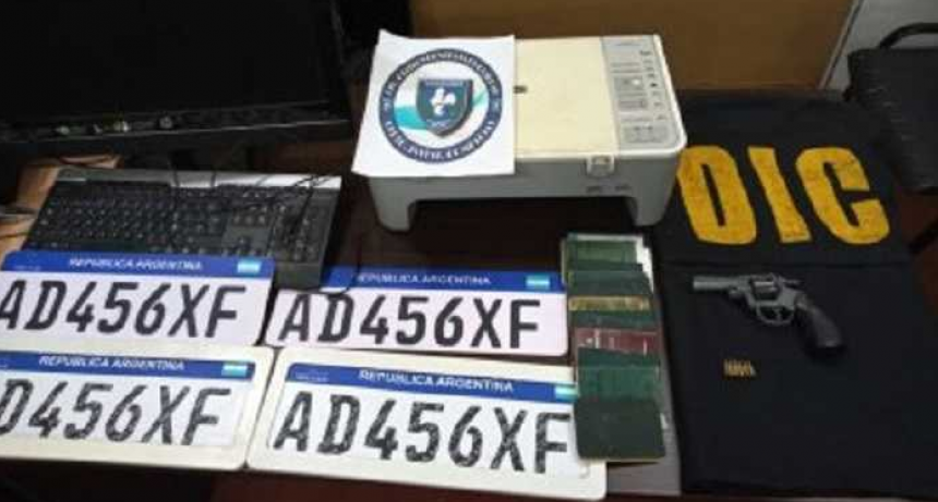 Delitos contra la propiedad: secuestran varios DNI y patentes ap&oacute;crifas