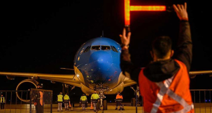 Parti&oacute; un nuevo vuelo de Aerol&iacute;neas Argentinas en busca de vacunas Sputnik V