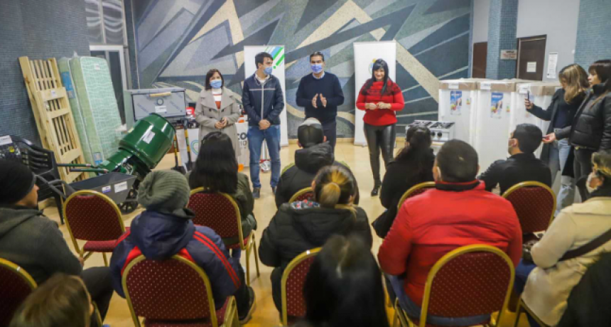 Chaco Solidario: Jorge Capitanich entregó asistencia a familias e instituciones sociales