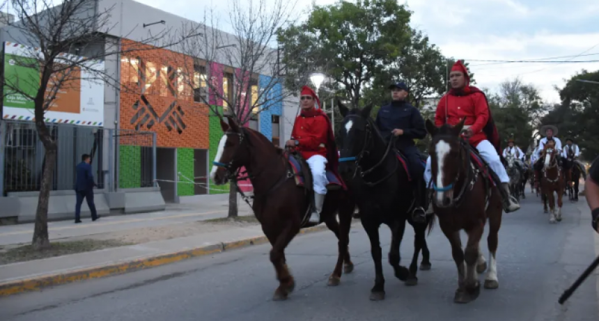 Se realizó una vigilia en homenaje a los 201 años del fallecimiento de Güemes en Resistencia