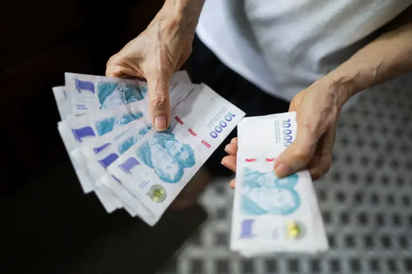 Primer aguinaldo en camino: Est&aacute; confirmada la fecha para jubilados y pensionados