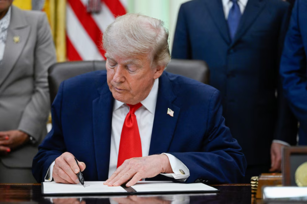 Donald Trump dijo que est&aacute; previsto que el acuerdo entre EEUU e Ir&aacute;n se firme el domingo