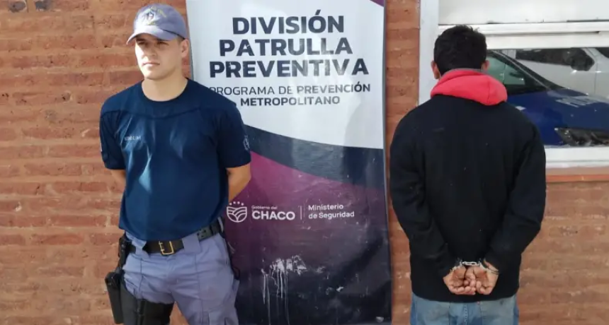 Esc&aacute;ndalo frente al Correo: acorral&oacute; y amenaz&oacute; a una joven en plena calle y termin&oacute; demorado