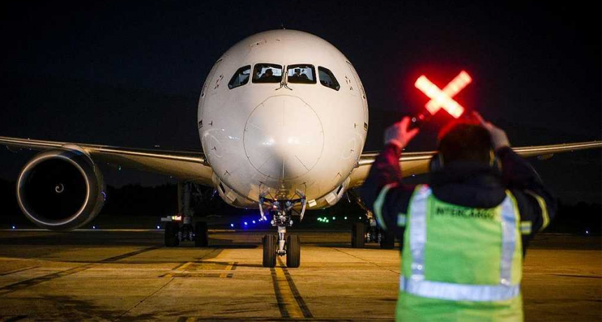Con la llegada de una partida r&eacute;cord, la Argentina alcanz&oacute; hoy casi 27 millones de dosis recibidas