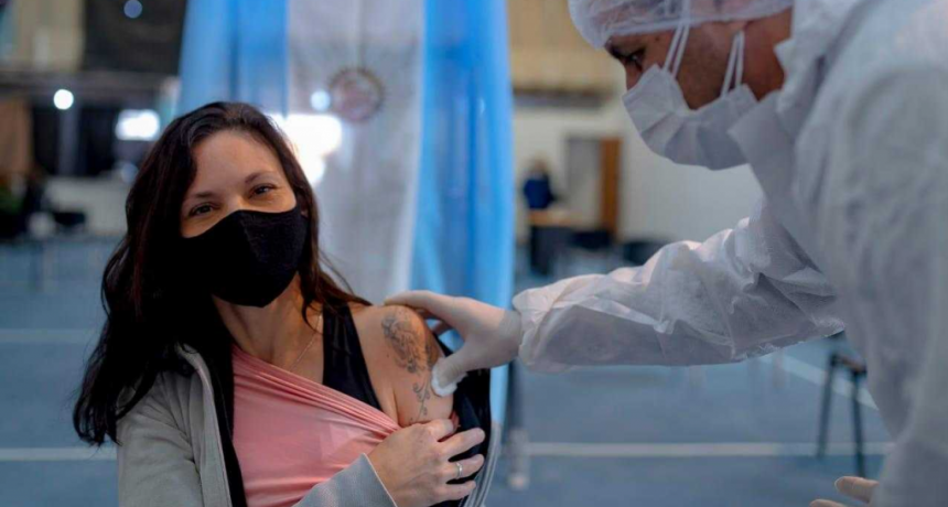 Argentina super&oacute; el 50% de vacunados mayores de 18 a&ntilde;os