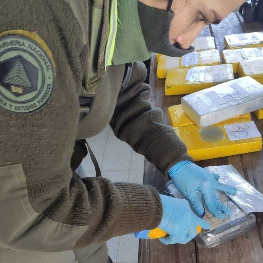 Secuestran 60 kilos de coca&iacute;na que eran trasladados ocultos en un cami&oacute;n