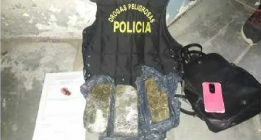 Detienen a mujer con marihuana