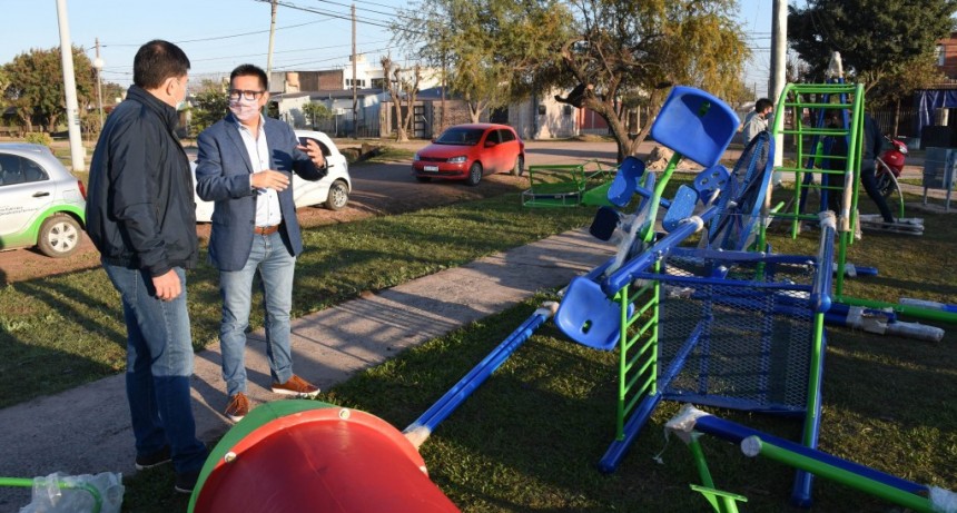 El Intendente, Gustavo Mart&iacute;nez, recorri&oacute; la obra de remodelaci&oacute;n de la plaza Luis Landriscina 