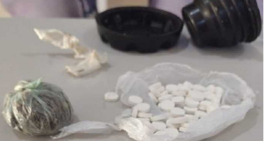 Intent&oacute; pasarle droga a un detenido y termin&oacute; aprehendida