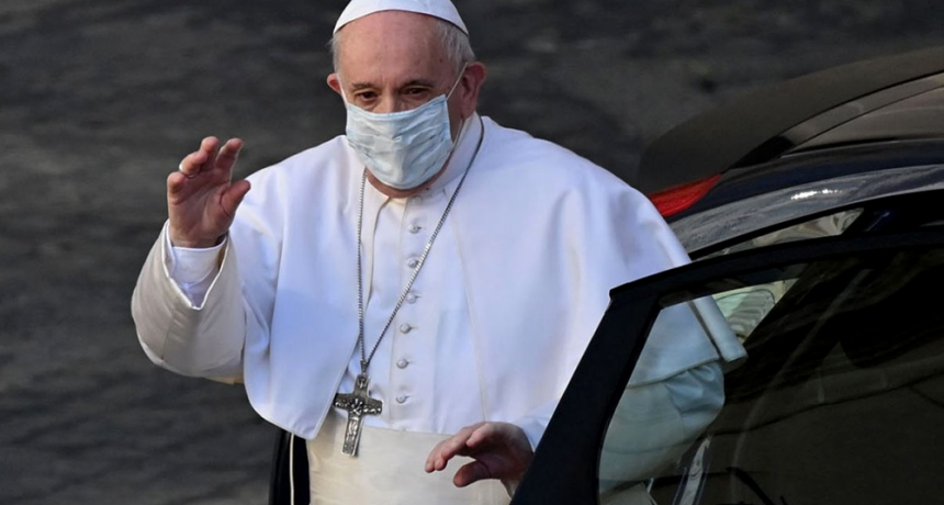 Es "satisfactorio" el estado de salud de Francisco, tras la operaci&oacute;n de colon