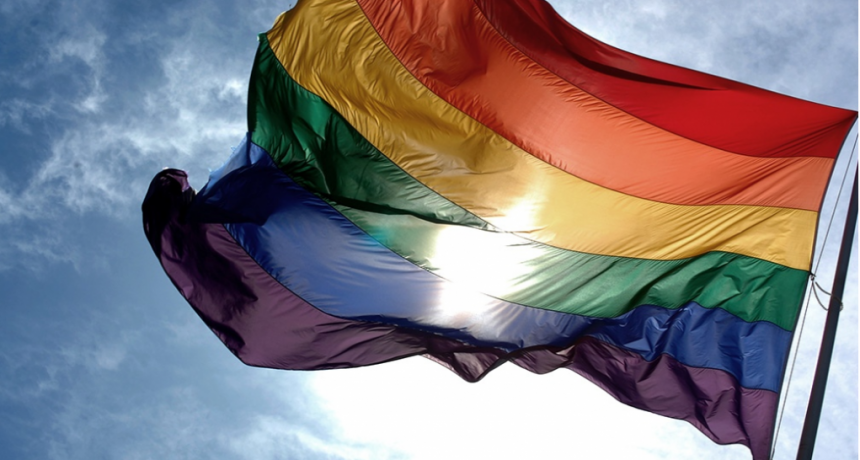 Activistas se niegan a respetar la nueva ley "anti LGBTIQ+" de Hungr&iacute;a