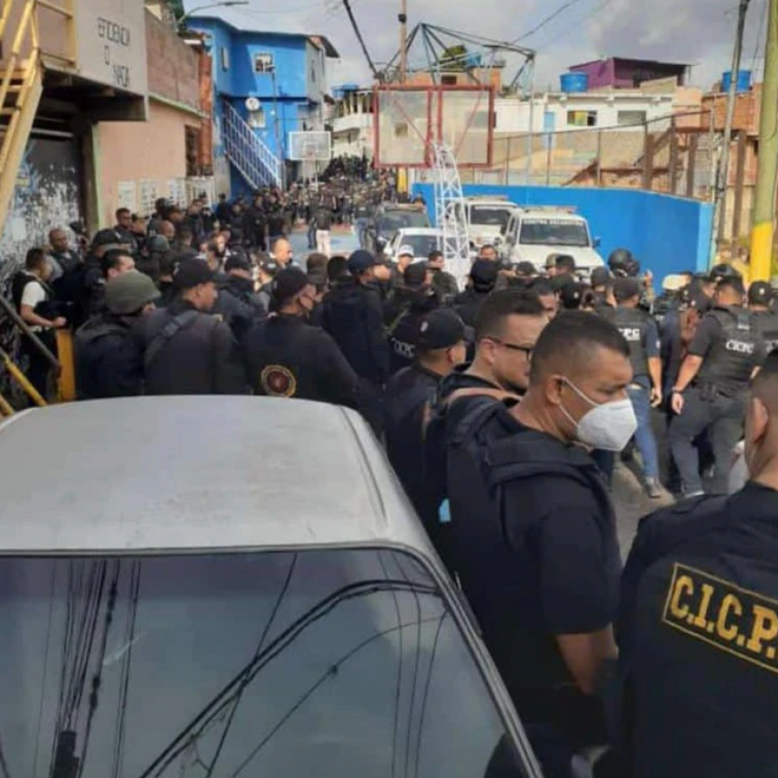 Militarizaci&oacute;n en Caracas: Maduro moviliz&oacute; bater&iacute;as antia&eacute;reas en la lucha contra las bandas criminales