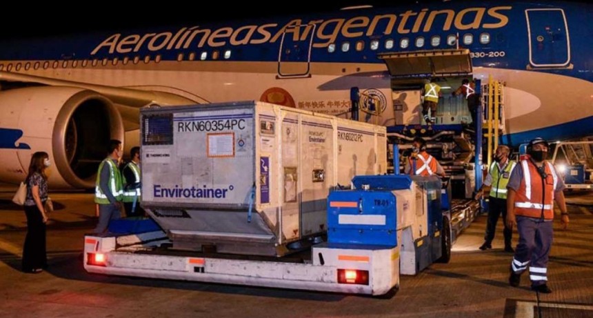 Hoy llega un nuevo vuelo y parte otro a China para traer m&aacute;s dosis de vacunas Sinopharm