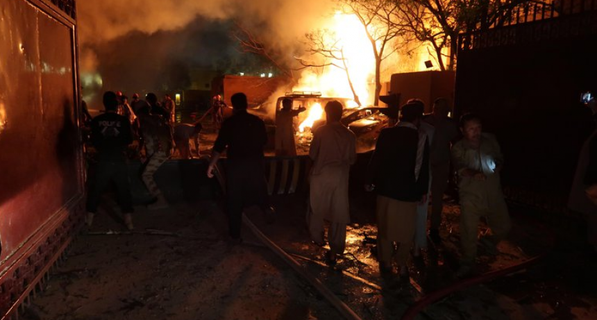 Al menos 13 muertos, entre ellos nueve chinos, tras un atentado en Pakist&aacute;n