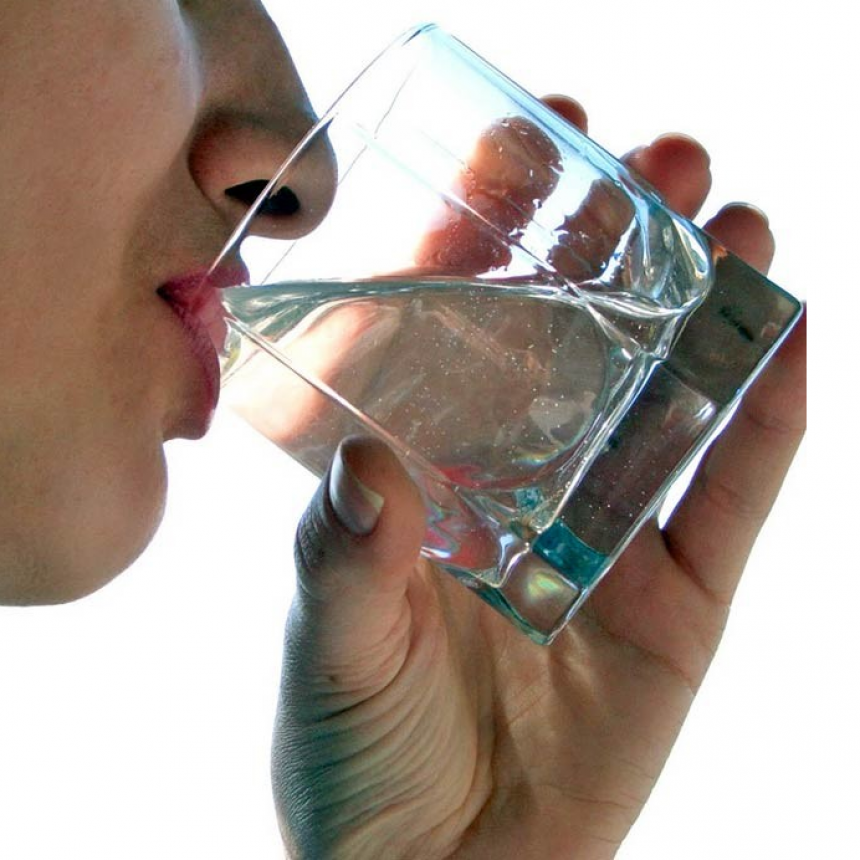 Unas 1.500 personas intoxicadas en Kosovo por beber agua contaminada 