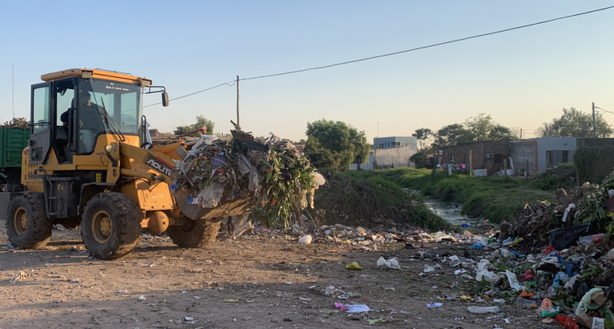 Eliminaci&oacute;n de basural en Villa Luzuriaga 