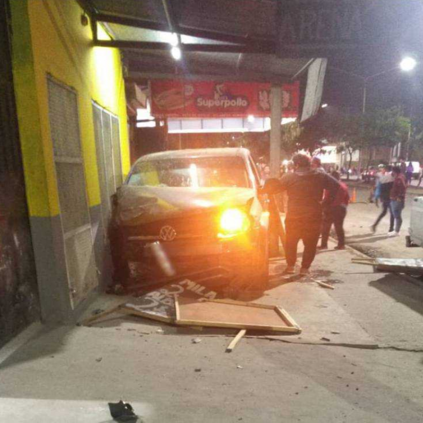 Tr&aacute;gico choque en Fontana termina con un menor y su abuelo fallecidos