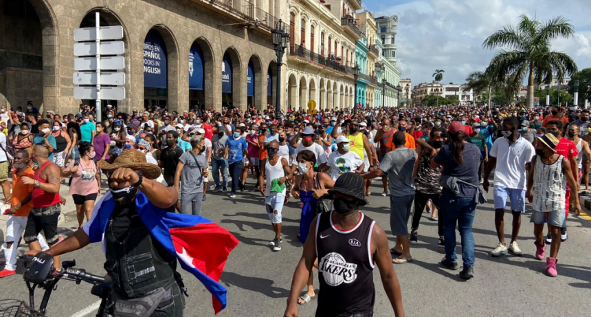 Cuba vuelve a la normalidad tras unas tensas protestas, pero a&uacute;n sin internet ni cifra de detenidos