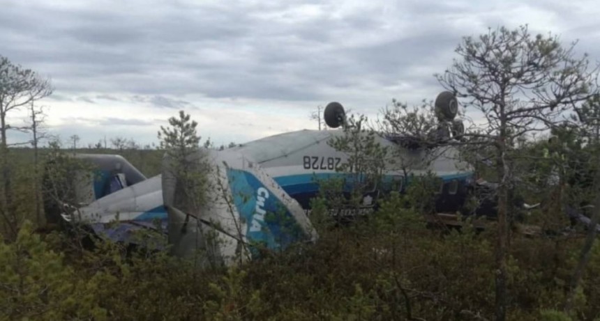 Encuentran con pasajeros vivos el avi&oacute;n desaparecido en Siberia