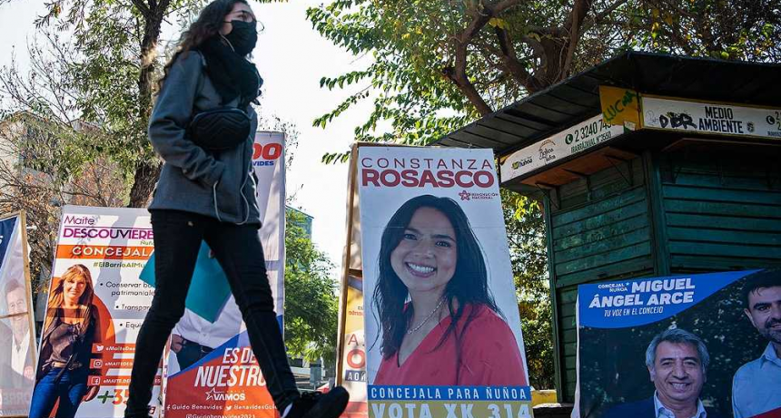 Cerraron las mesas de las primarias presidenciales en Chile