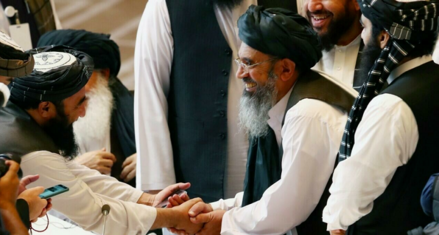 El Gobierno afgano y los talibanes acuerdan llegar a una solución de paz