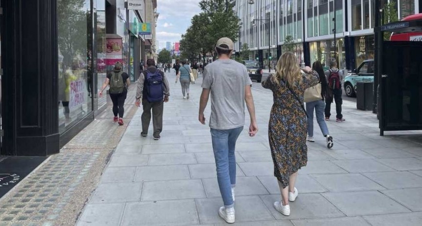 Inglaterra levantó casi todas las restricciones pese al aumento de contagios