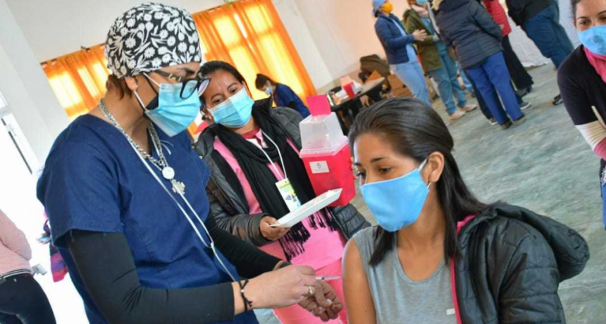 Argentina mantiene 400 muertos por día, pese al avance en la vacunación 