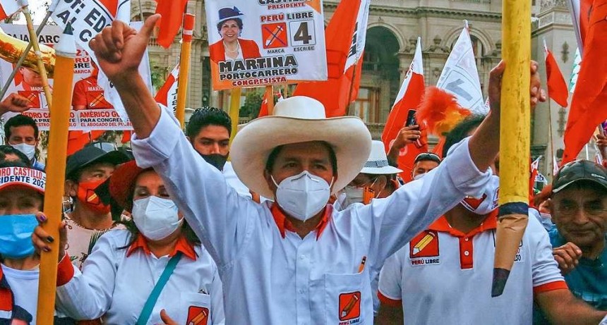 Castillo es oficialmente el presidente electo de Perú