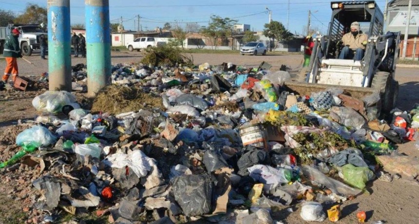 Erradican un minibasural en la calle Bogotá
