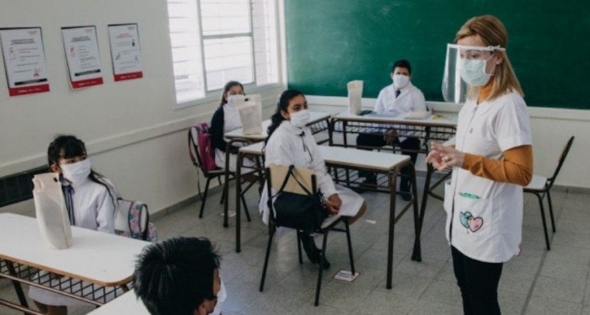 “Tenemos casi todos los docentes vacunados”, aseguró Carlos Cuevas previo el reinicio de clases presenciales