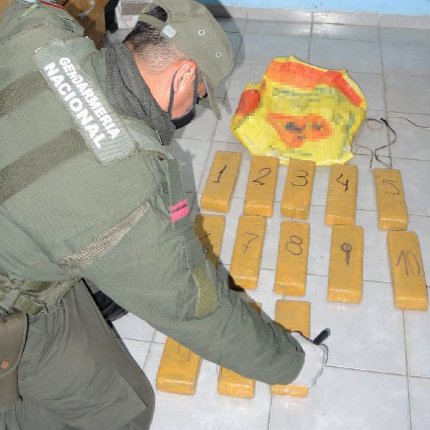 Circulaban en motocicleta con más de 10 kilos de marihuana