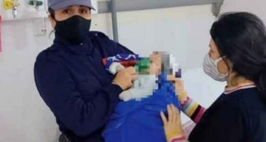 Rápido accionar de agentes policiales le salvó la vida a un bebé