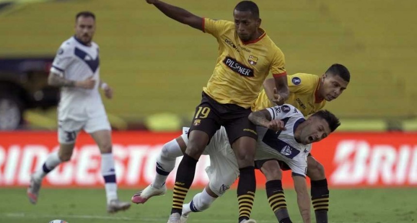 Los errores de Vélez lo dejaron fuera de la Copa en Ecuador