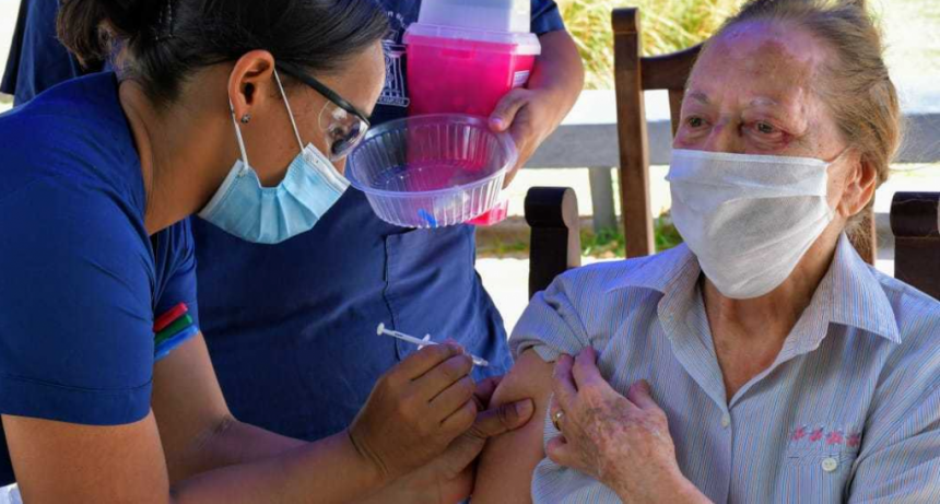 Más del 50% de la población argentina ya está vacunada con una dosis contra el COVID-19