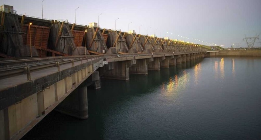 Yacyretá entrega el 50% de la energía total que podría aportar al sistema por la bajante del Paraná
