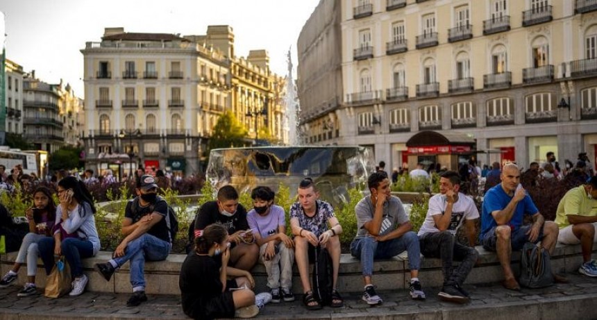 España confirma la tercera dosis de Pfizer y Moderna y que la vacuna será anual