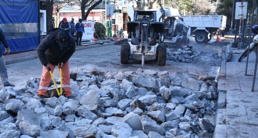 Reparan baches en un tramo con mucha circulación 