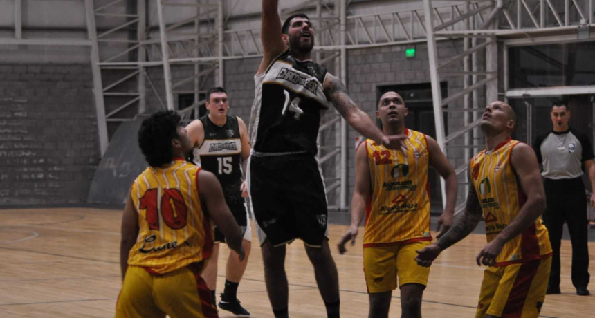 CUNE venció a For Ever en la primera fecha del campeonato oficial