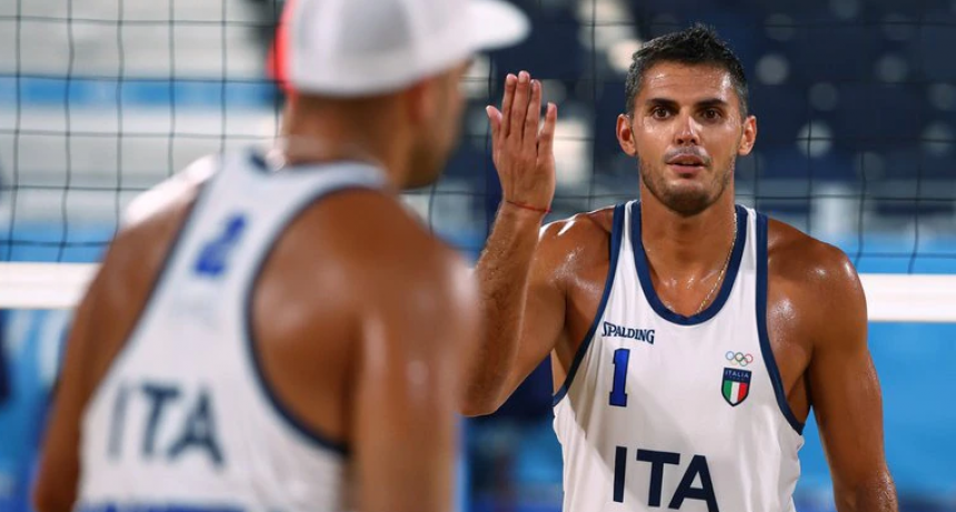El inédito “saque al cielo” de un jugador de beach vóley que es furor en los Juegos Olímpicos
