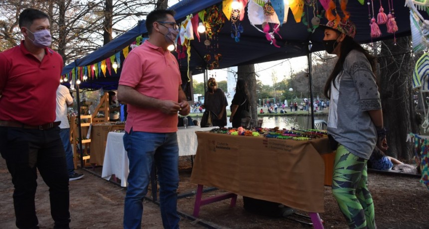Nuevo encuentro de "Sabor y Arte" en el Parque 2 de Febrero: El Intendente, Gustavo Mart&iacute;nez acompa&ntilde;&oacute; a los emprendedores 