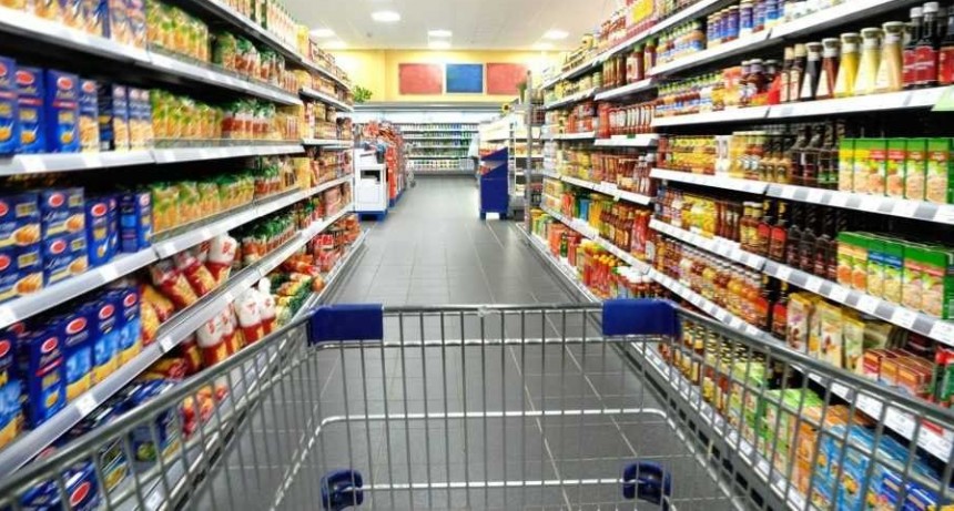 Ventas en supermercados bajaron 2,6% durante mayo y en autoservicios mayoristas subieron 7,6%