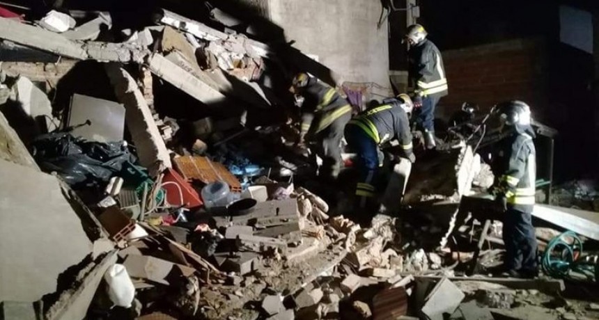 Trágico derrumbe en una casa de Lomas de Zamora: murieron dos mujeres