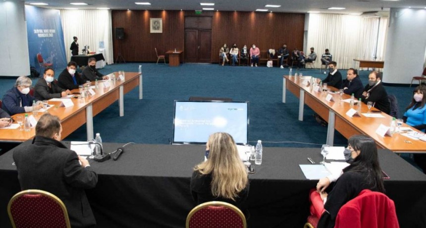 Hidrovía Paraná - Paraguay: Chaco recibió a representantes del NEA y Nación para avanzar en un plan federal