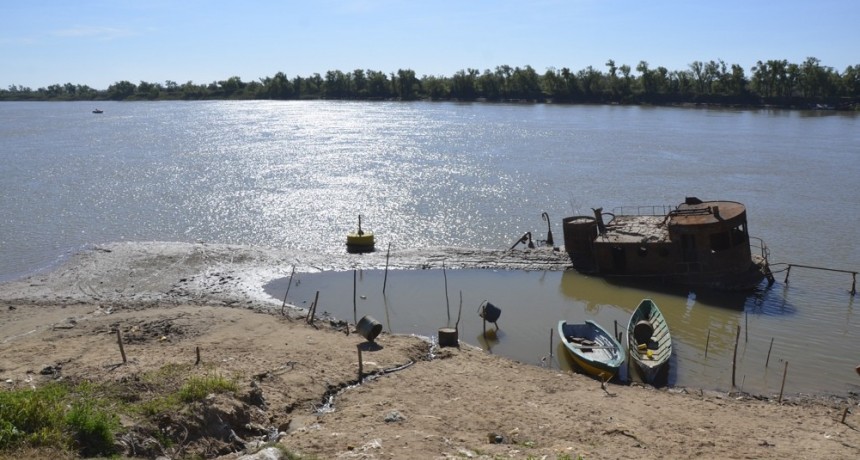 El río Paraná se mantiene estable, pero muy lejos de sus niveles normales